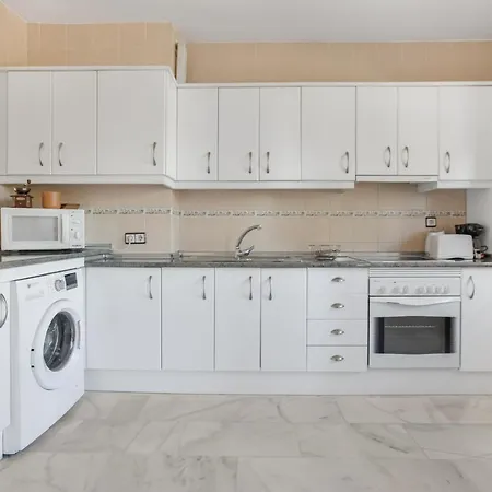 Ayma Dodge Lauro Golf Apartment